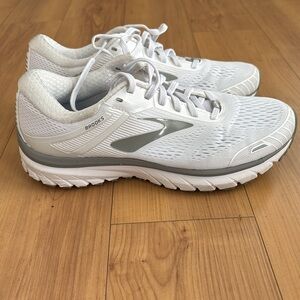 Brooks women Adrenaline GTS 18 size 9 excellent condition.